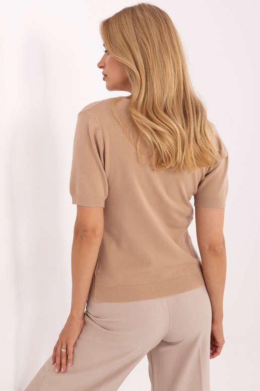 Kupranugario spalvos megztinis