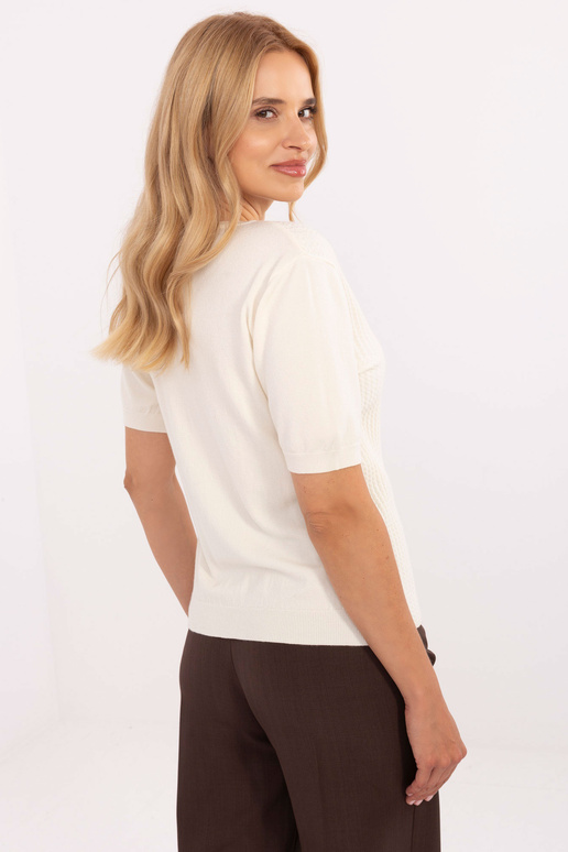 Šviesiai smėlinis megztinis