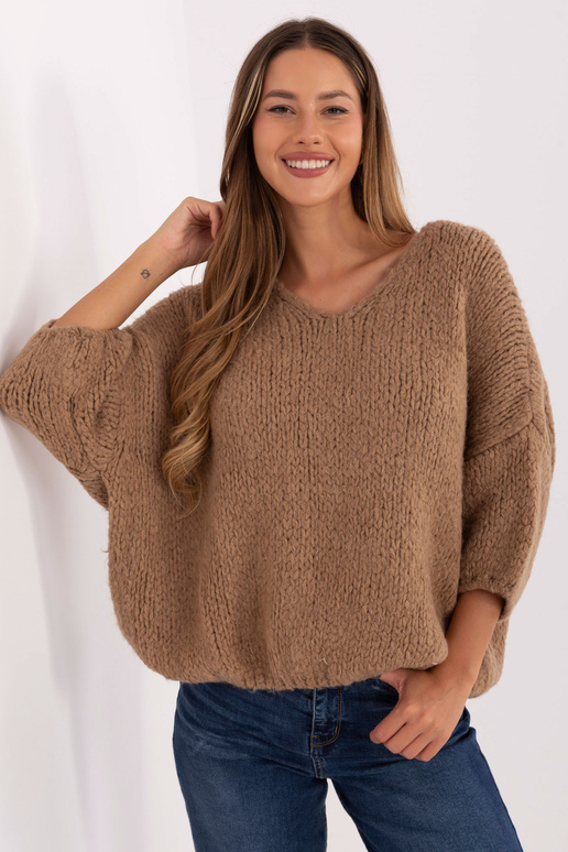 Kupranugario spalvos megztinis