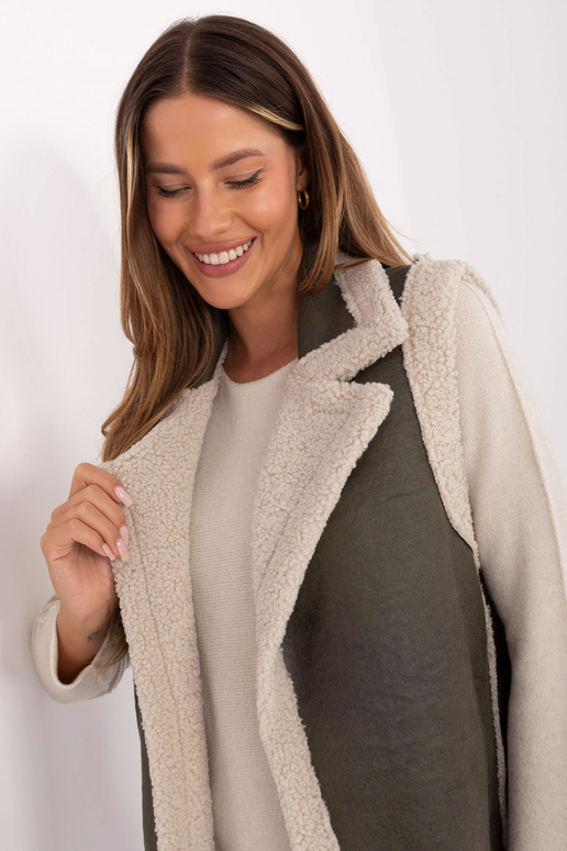 Chaki spalvos liemenė