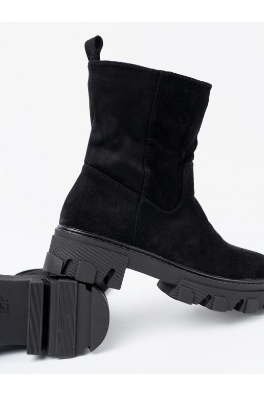 Juodos spalvos batai o minimalistycznym kroju