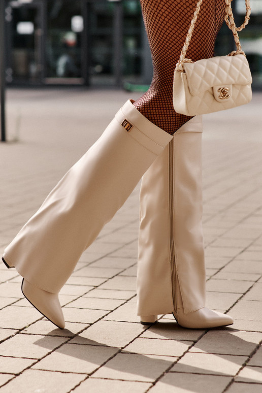 moteriški ilgaauliai batai Eko   Z Wywiniętą Cholewką su kulniukais dramblio kaulo spalvos Avamora