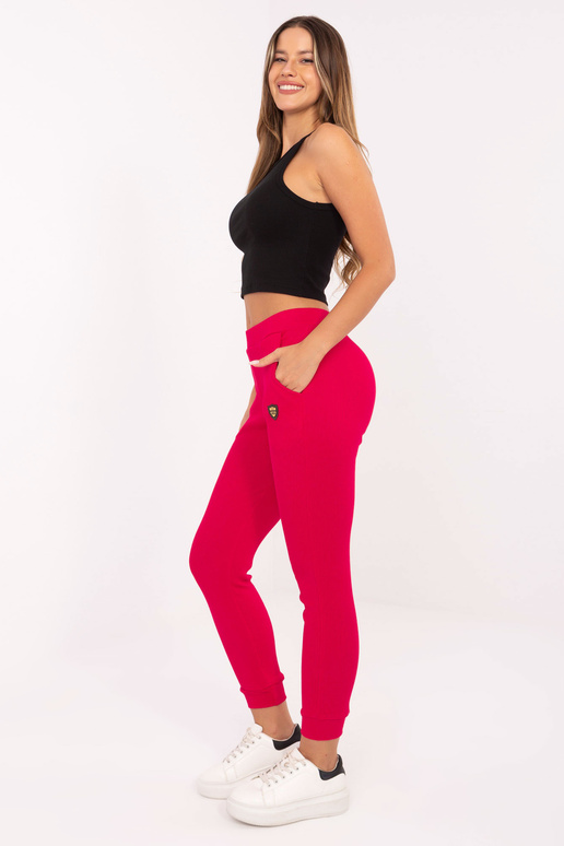 Raudonos sportinės kelnės