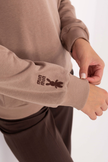 Tamsiai smėlinė bluza