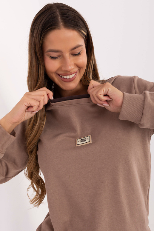 Tamsiai smėlinė bluza