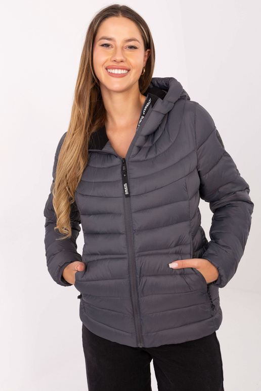 Grafito spalvos striukė