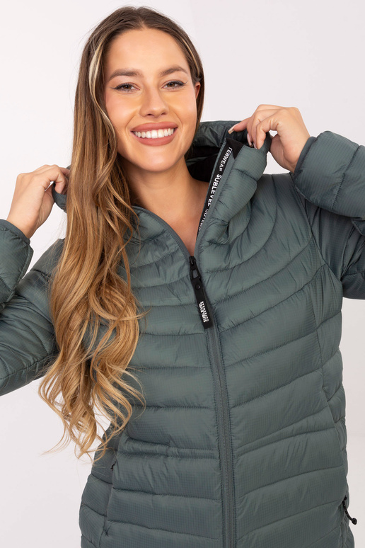 Tamsiai žalios spalvos striukė