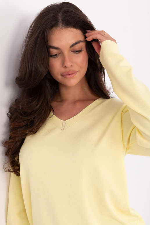 Šviesiai geltonos spalvos megztinis