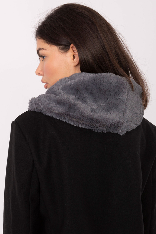 Tamsiai pilkas movas