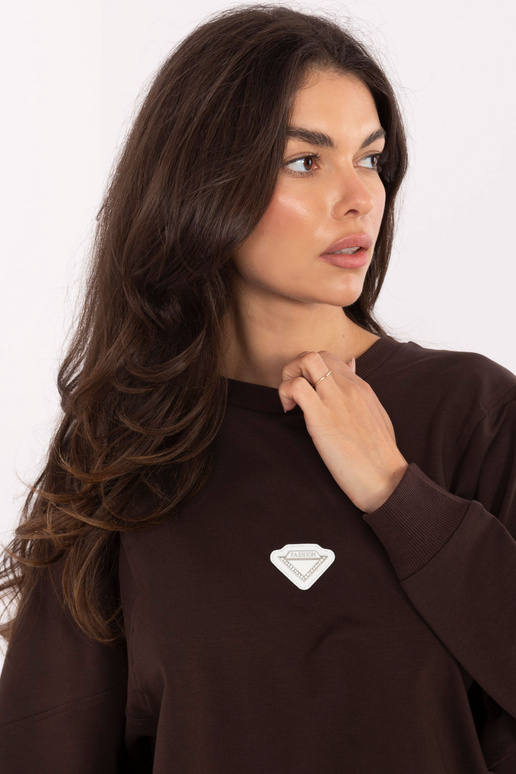 Tamsiai rudas džemperis