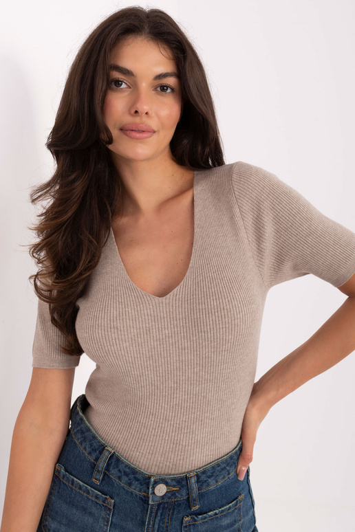 Tamsiai smėlinis megztinis