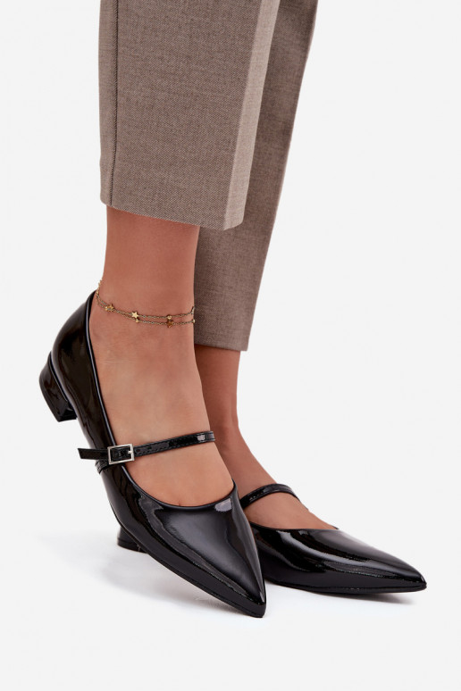 Lakuotos balerinos Na m Obcasie su dirželiais Juodos spalvos Isvella