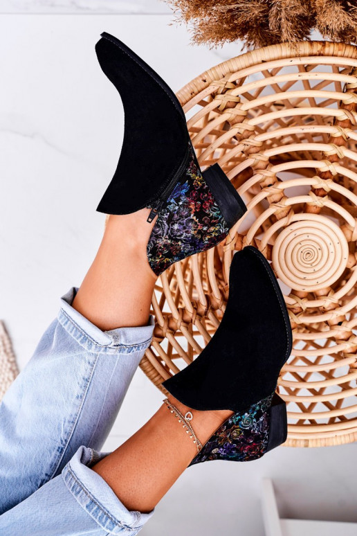 Moteriški aulinukai   Juodos spalvos su gėlėmis 04091-57