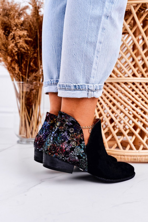 Moteriški aulinukai   Juodos spalvos su gėlėmis 04091-57