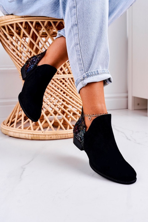 Moteriški aulinukai   Juodos spalvos su gėlėmis 04091-57