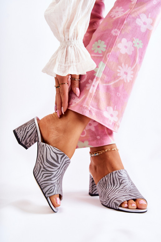    Šlepetės su kulniukais Zebra pilkos spalvos Nessita