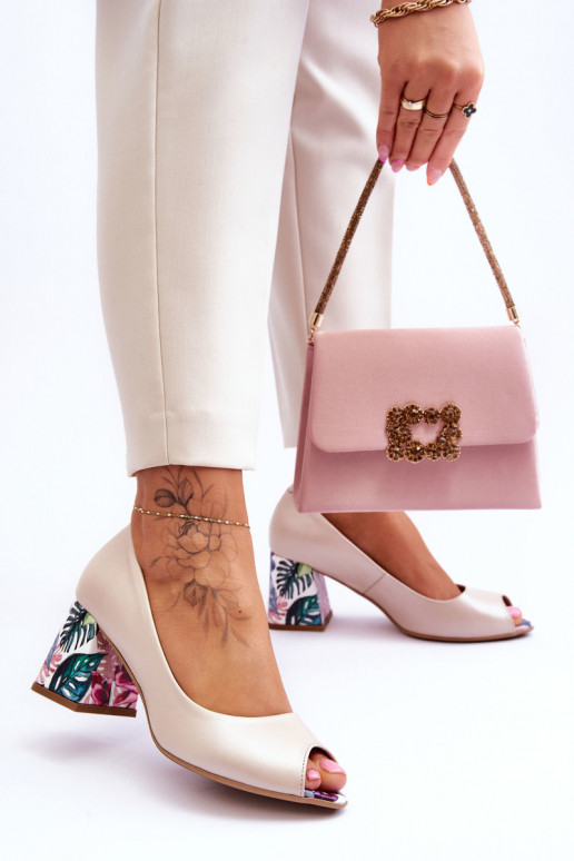 Bateliai su dekoruotais kulnais  Shoes 2608/K dramblio kaulo spalvos    Bateliai su dekoruotais kulnais  Shoes 2608/K dramblio kaulo spalvos