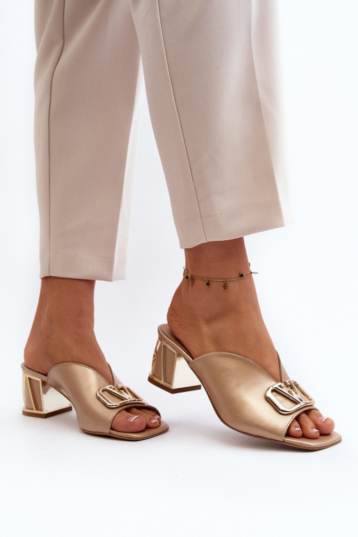 Elegantiško stiliaus Moteriškos šlepetės su kulniukais Laura Messi 2771 aukso spalvos