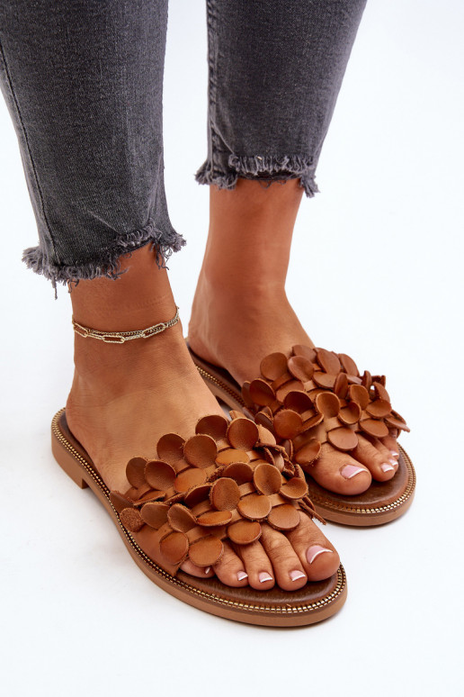 Zazoo 40381  Šlepetės su plačiais kulniukais rudos spalvos