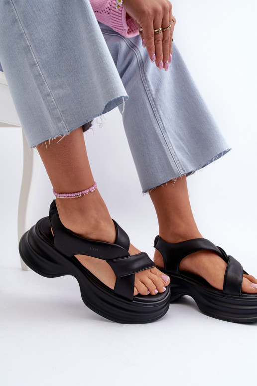 Moteriškos basutės  su madingais masyviais padais Juodos spalvos GOE NN2N4106