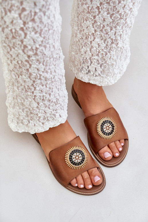 Šlepetės su ornamentais su plačiais kulniukais  3047/O Camel