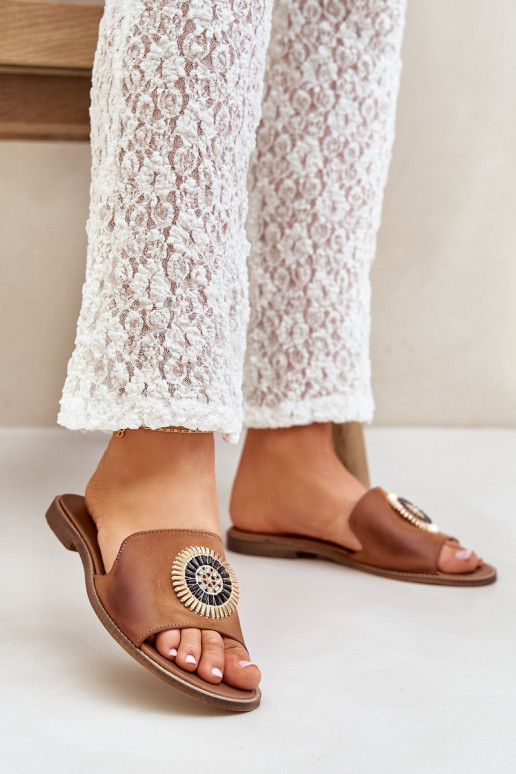 Šlepetės su ornamentais su plačiais kulniukais  3047/O Camel