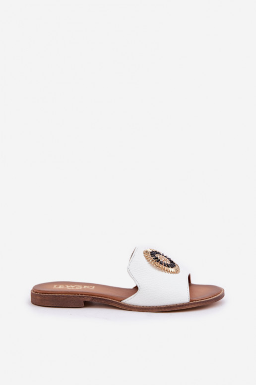 Šlepetės su ornamentais su plačiais kulniukais  3047/O baltos spalvos