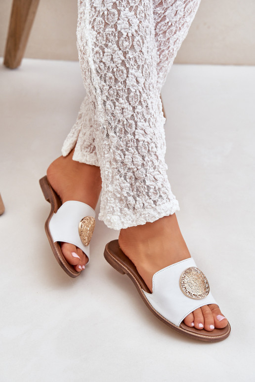 Šlepetės su ornamentais su plačiais kulniukais Zazoo 3047/O baltos spalvos