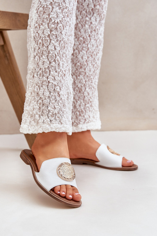 Šlepetės su ornamentais su plačiais kulniukais Zazoo 3047/O baltos spalvos