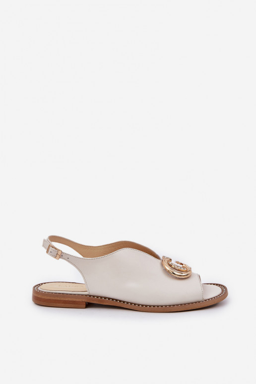 Moteriškos basutės su plačiais kulniukais su ornamentais Laura Messi 2865 dramblio kaulo spalvos