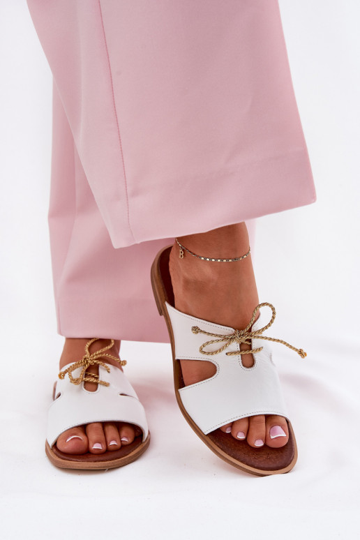 Šlepetės  su plačiais kulniukais Zazoo 3022 baltos spalvos