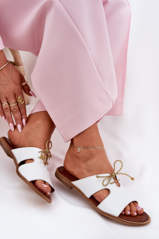 Šlepetės  su plačiais kulniukais Zazoo 3022 baltos spalvos