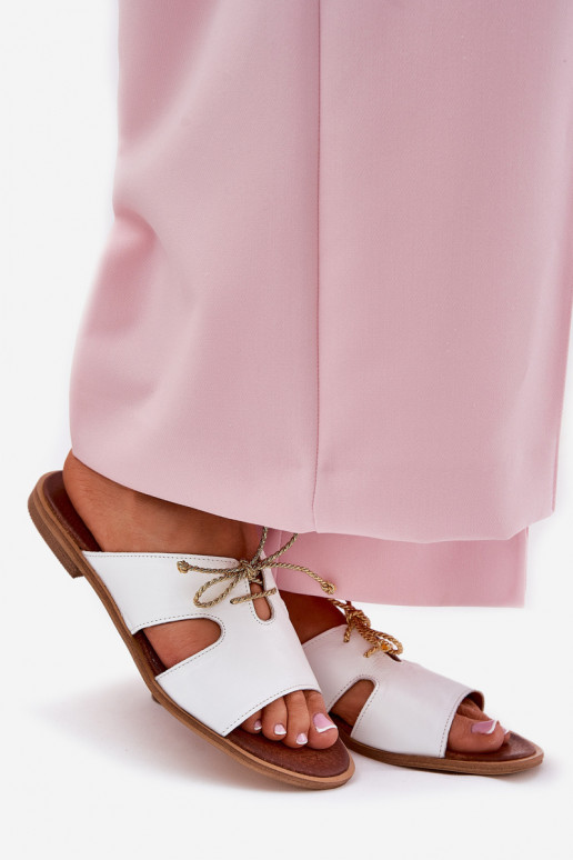 Šlepetės  su plačiais kulniukais Zazoo 3022 baltos spalvos