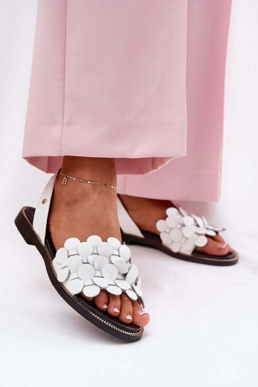 Moteriškos basutės su plačiais kulniukais Zazoo 40425 baltos spalvos