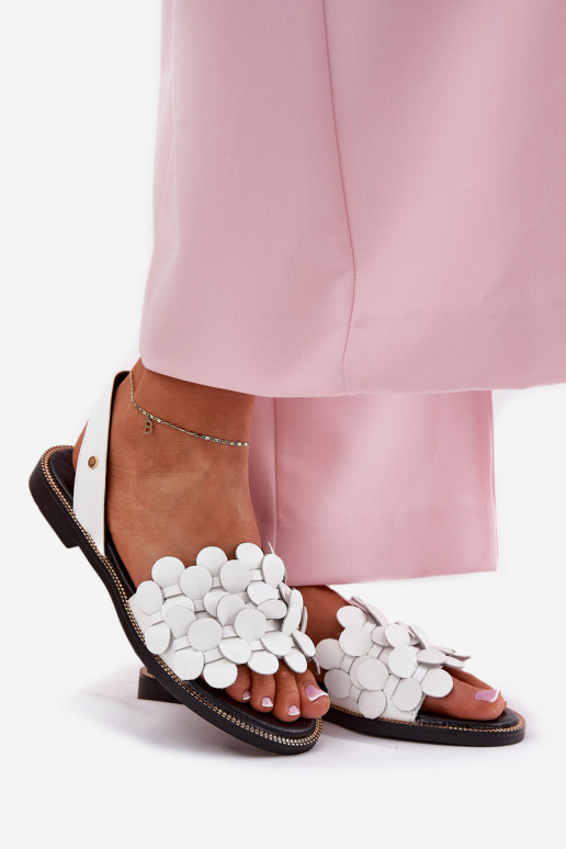 Moteriškos basutės su plačiais kulniukais Zazoo 40425 baltos spalvos