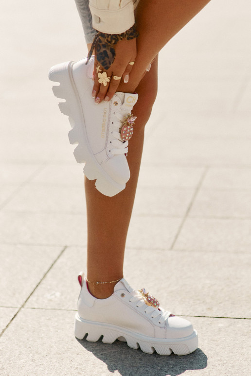    modelio batai dekoruoti Broszką Ananas CheBello 4651 baltos spalvos