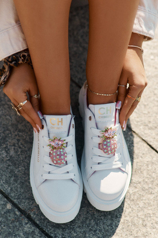    modelio batai dekoruoti Broszką Ananas CheBello 4651 baltos spalvos