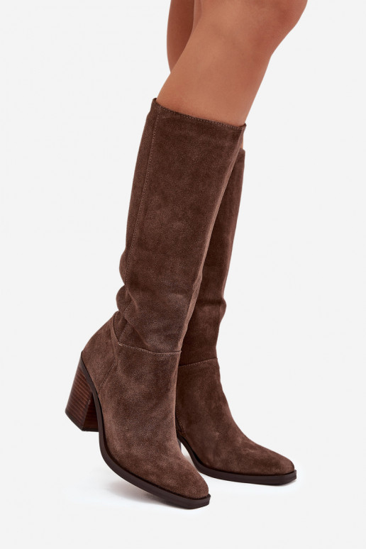 iš zomšos ilgaauliai batai su kulniukais  rudos spalvos Lissara iš zomšos ilgaauliai batai su kulniukais  rudos spalvos Lissara