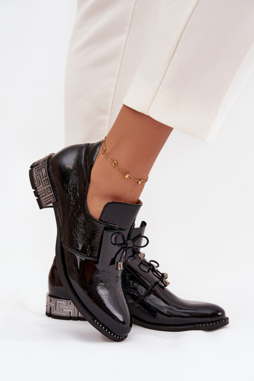 su lako efektu batai  žemu kulniuku su kaspinais Zazoo 1399 Juodos spalvos