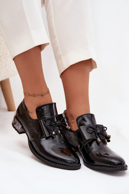 su lako efektu batai  žemu kulniuku su kaspinais Zazoo 1399 Juodos spalvos