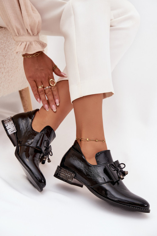 su lako efektu batai  žemu kulniuku su kaspinais Zazoo 1399 Juodos spalvos