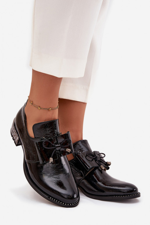 su lako efektu batai  žemu kulniuku su kaspinais Zazoo 1399 Juodos spalvos