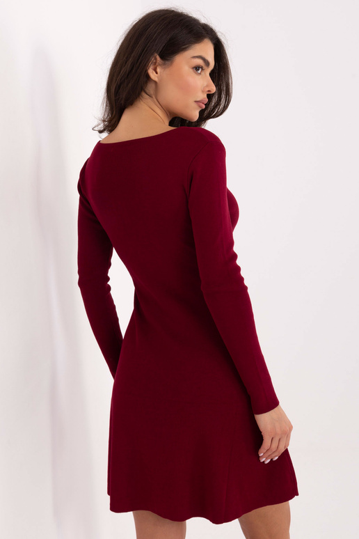 Burgundinė suknelė