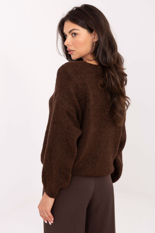 Tamsiai rudas megztinis