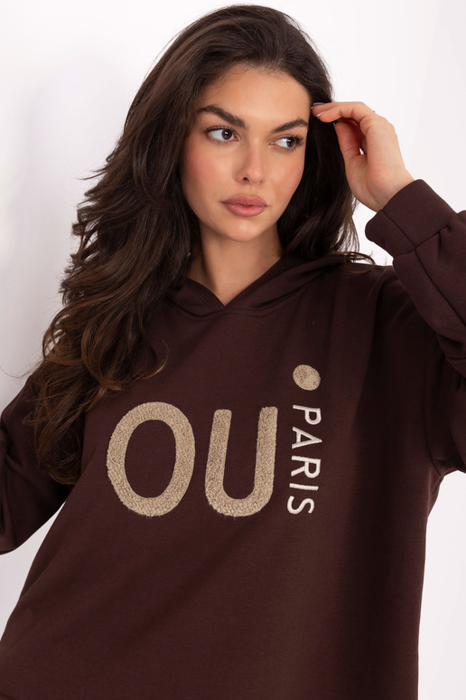 Tamsiai rudas megztinis su gobtuvu