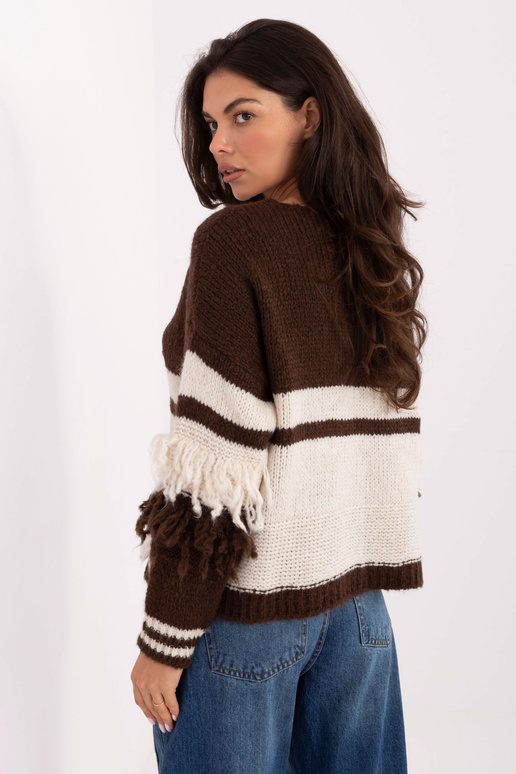 Tamsiai rudas megztinis