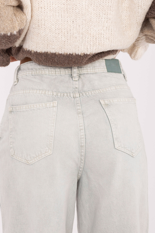 Šviesiai pilkos kelnės