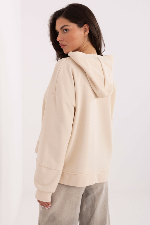 Šviesiai smėlinis džemperis