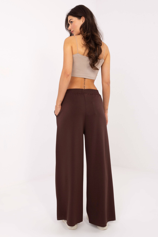 Tamsiai rudos kelnės