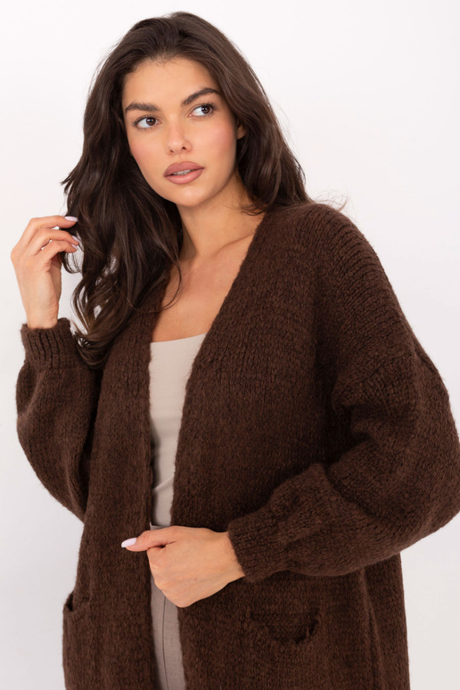 Tamsiai rudas megztinis